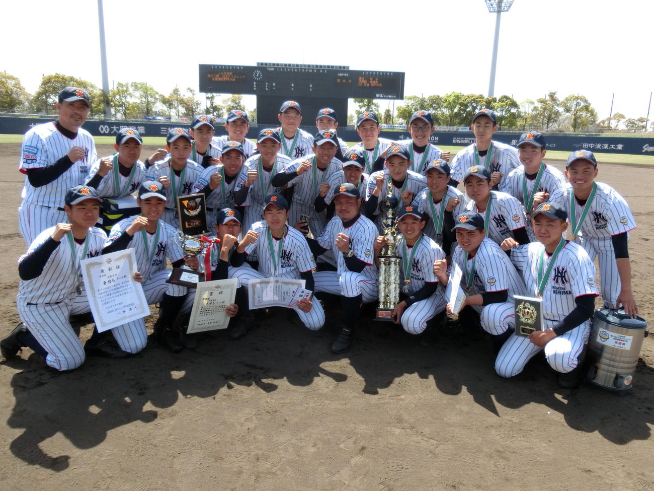 準優勝の東練馬の選手たち
