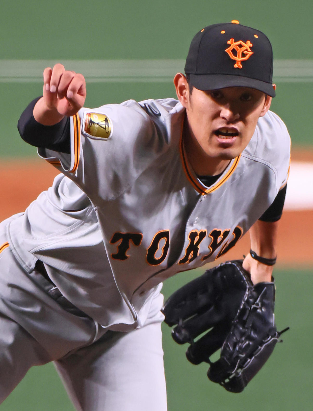 中日対巨人　巨人先発の井納（撮影・足立雅史）