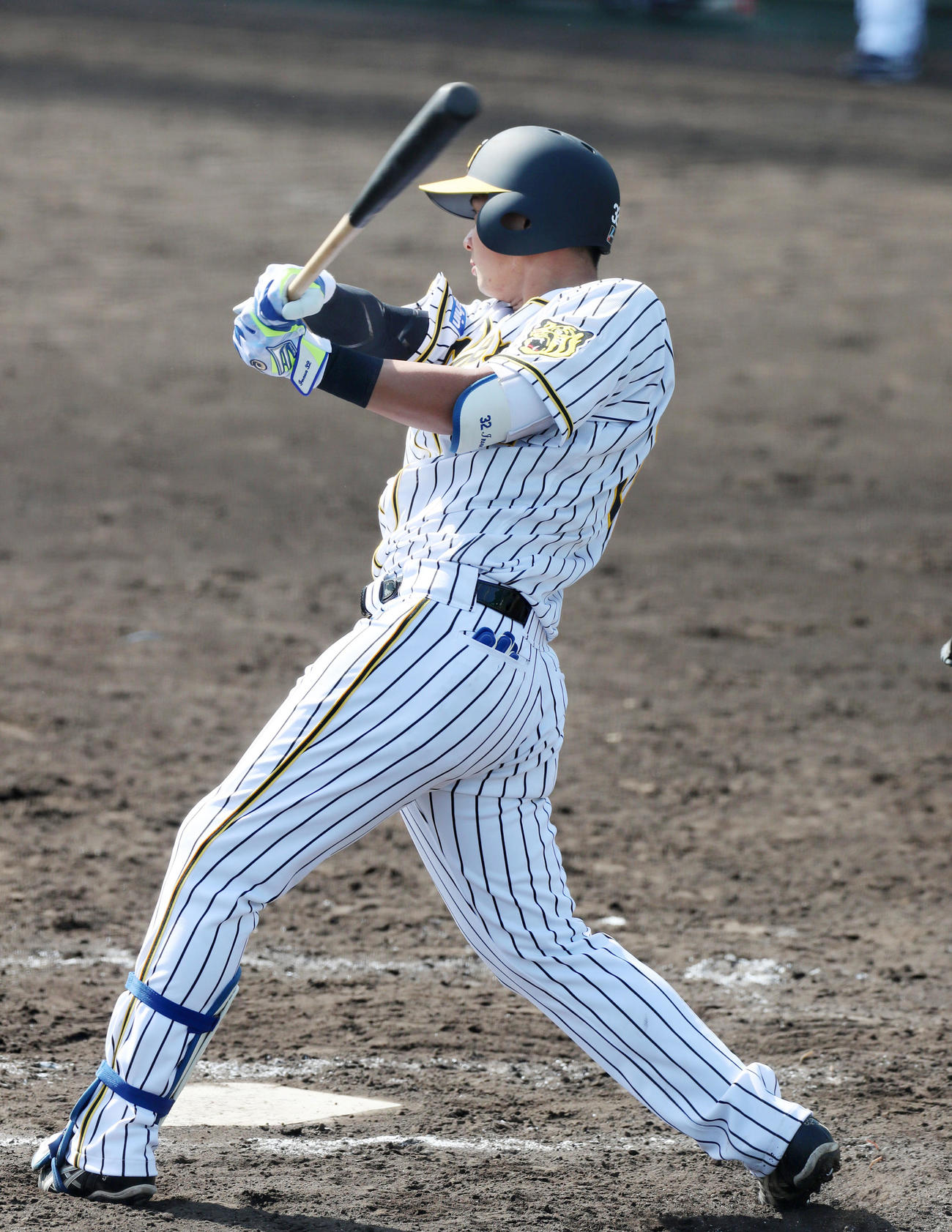 オリックスとの2軍戦で井上は右前打を放つ（代表撮影）