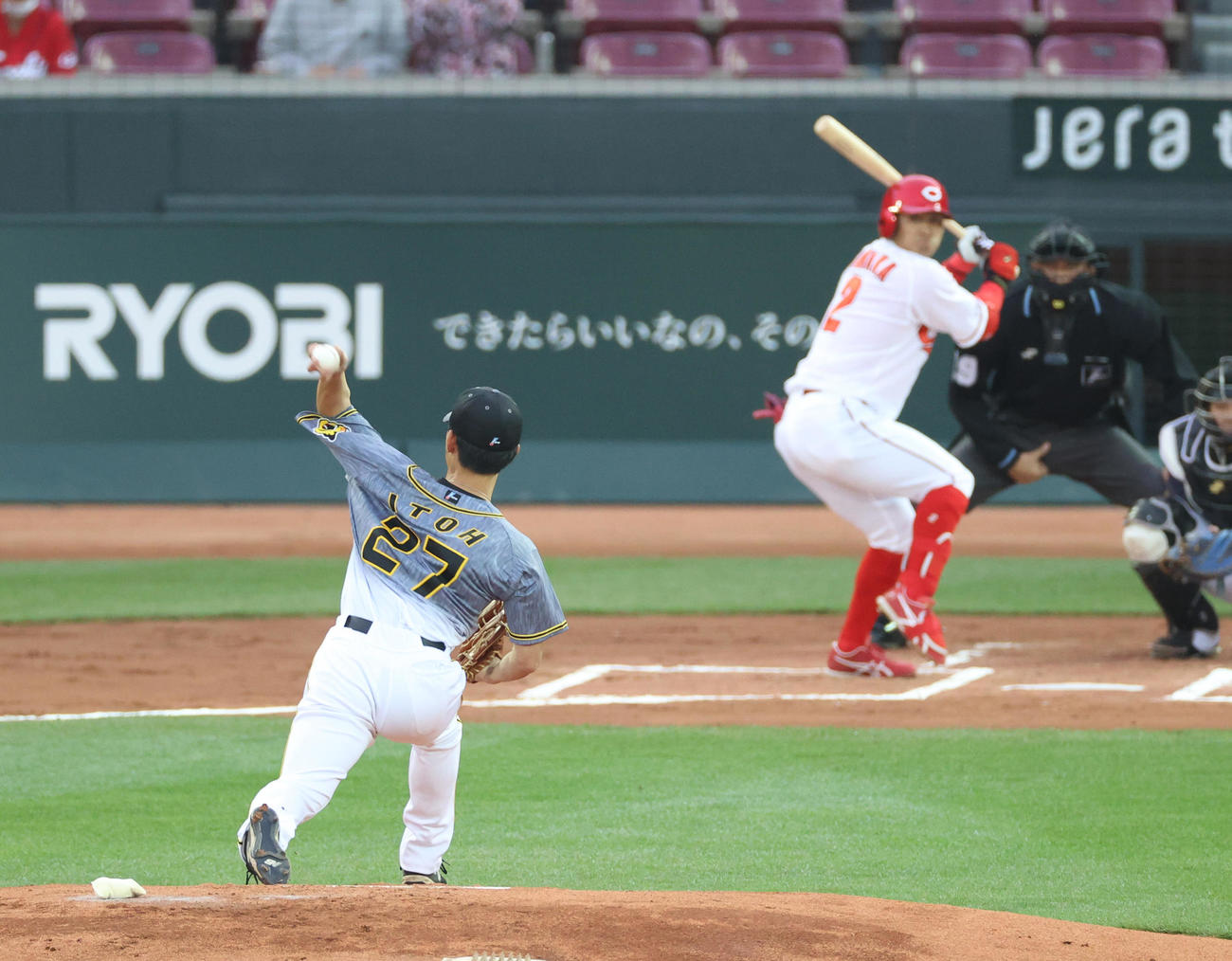 広島対阪神　1回裏広島無死、プロ初登板の先発伊藤将（撮影・清水貴仁）