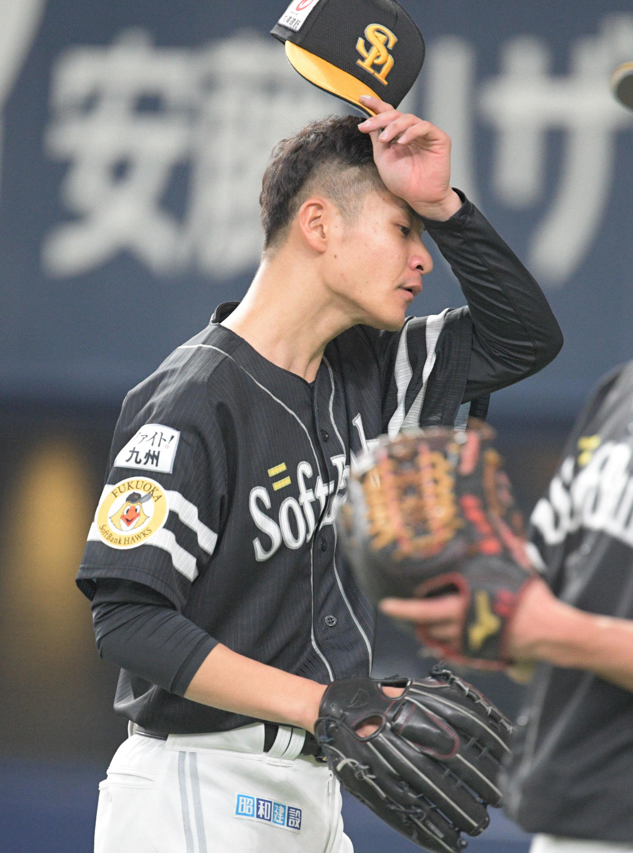 オリックス対ソフトバンク　疎開6失点にがっくりの大竹耕太郎（撮影・渦原淳）