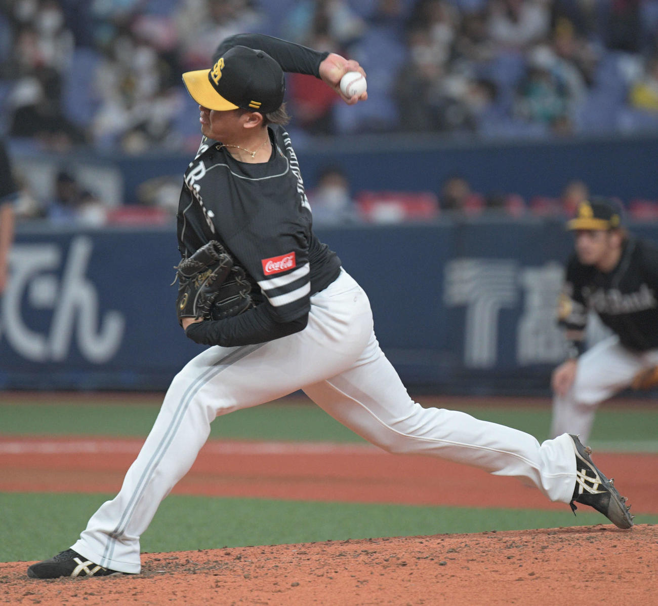 オリックス対ソフトバンク　7回裏オリックス1死一、二塁、救援した杉山一樹（撮影・渦原淳）