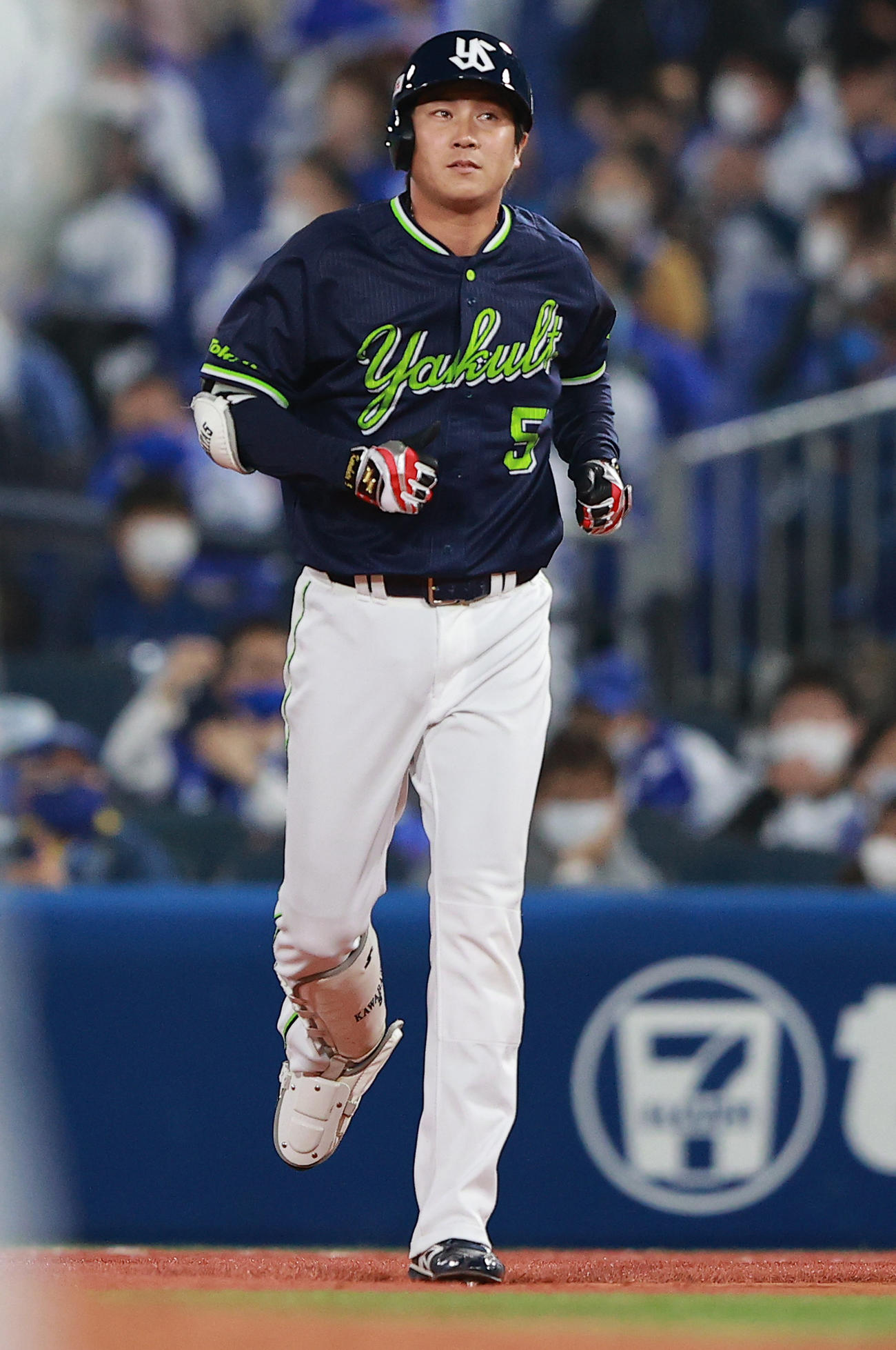 3月31日　DeNA対ヤクルト　8回、二ゴロに倒れベンチに戻る川端