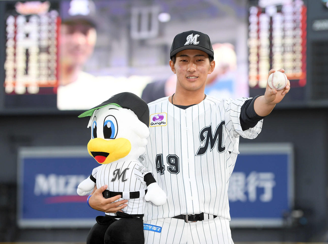 ロッテ対楽天　初登板、初先発で初勝利を挙げたロッテの本前（撮影・たえ見朱実）
