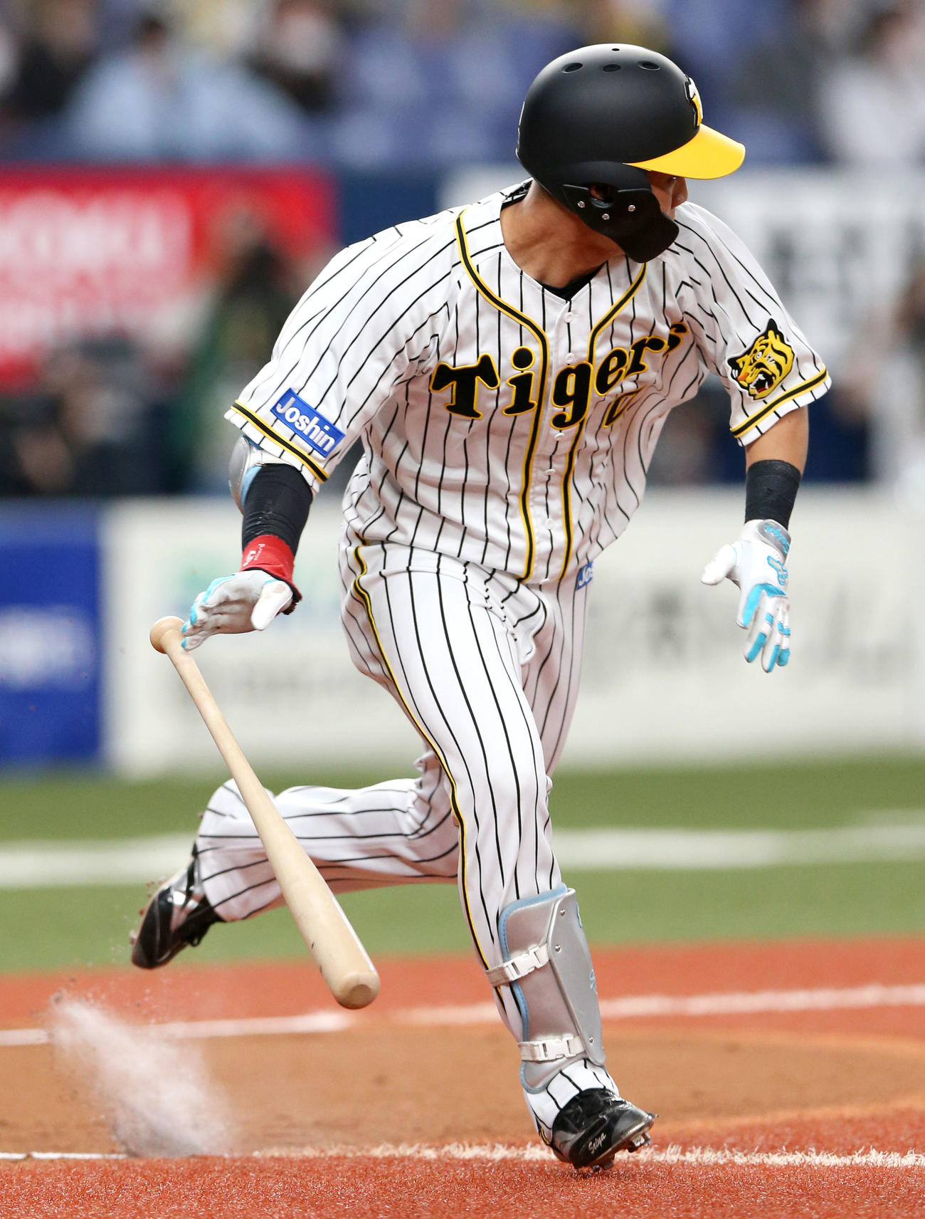 阪神対中日　2回裏阪神1死一、三塁、木浪は左に適時二塁打を放つ（撮影・上山淳一）