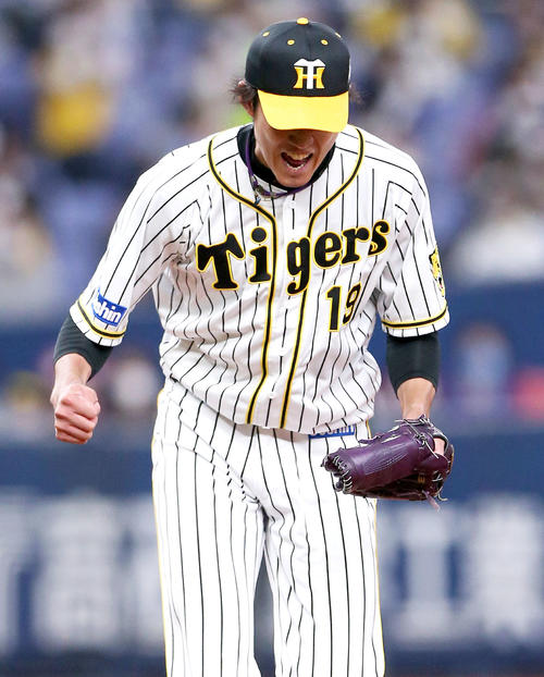 5回表中日2死満塁、藤浪晋太郎は平田良介を空振り三振に仕留め雄たけびを揚げる（撮影・上山淳一）
