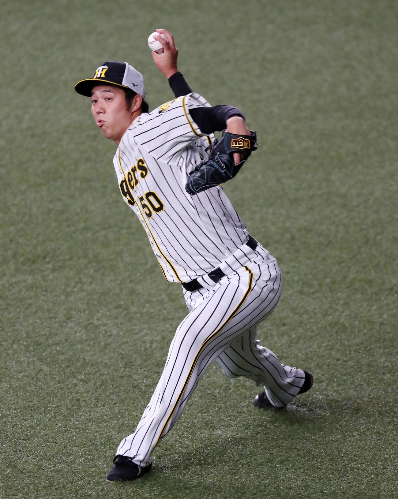 阪神対中日　練習でキャッチボールする青柳（撮影・加藤哉）