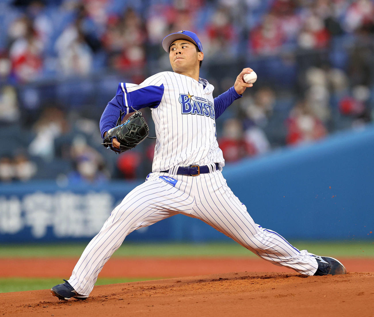 DeNA対広島　先発し力投するDeNA浜口（撮影・鈴木正人）