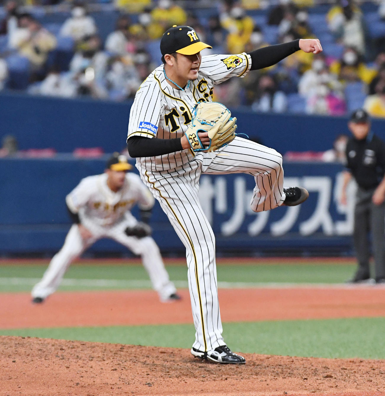 阪神対中日　阪神2番手の岩貞（撮影・前岡正明）