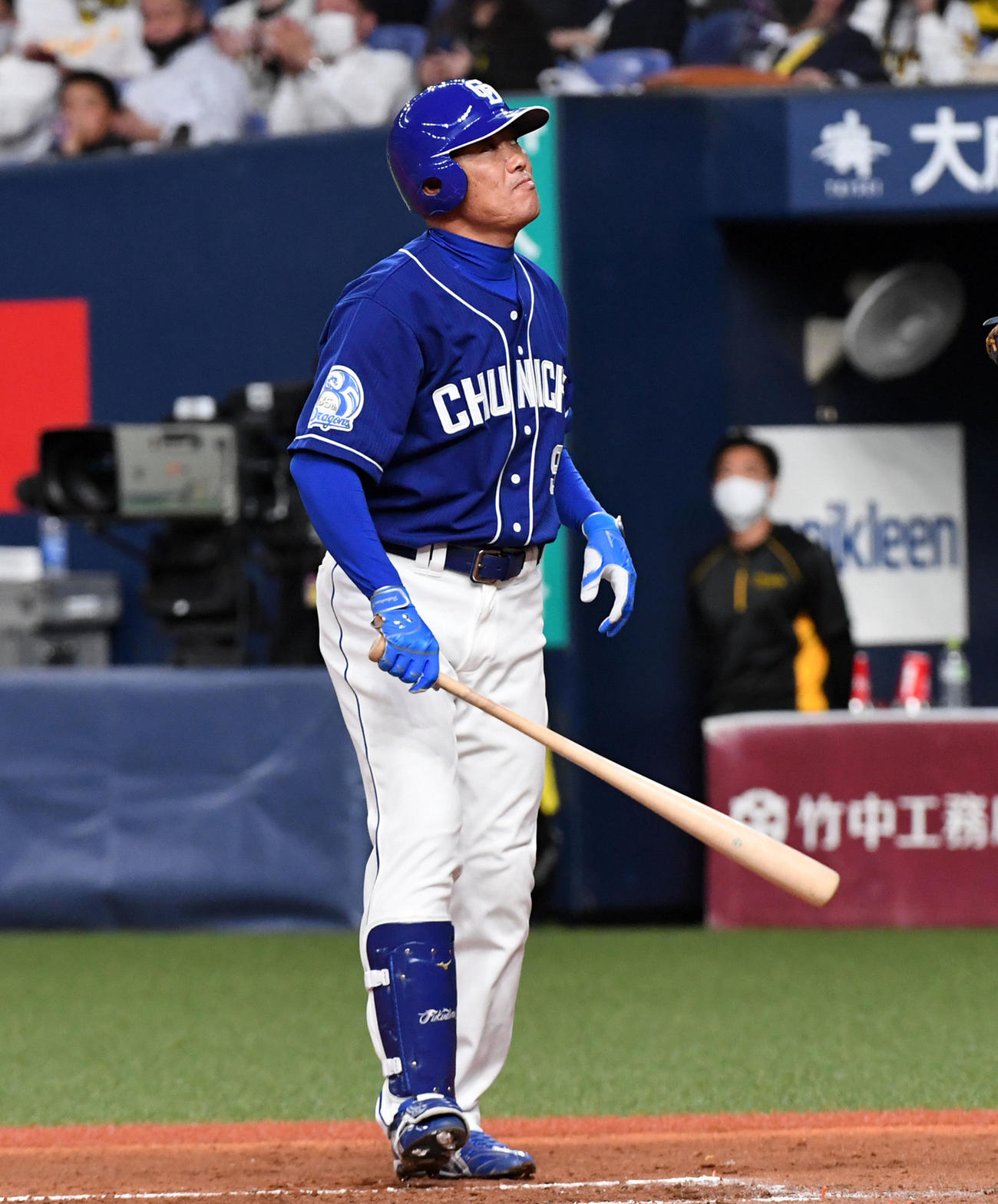 阪神対中日　6回表中日2死一塁、代打の福留は見逃しの三振に倒れる（撮影・前岡正明）
