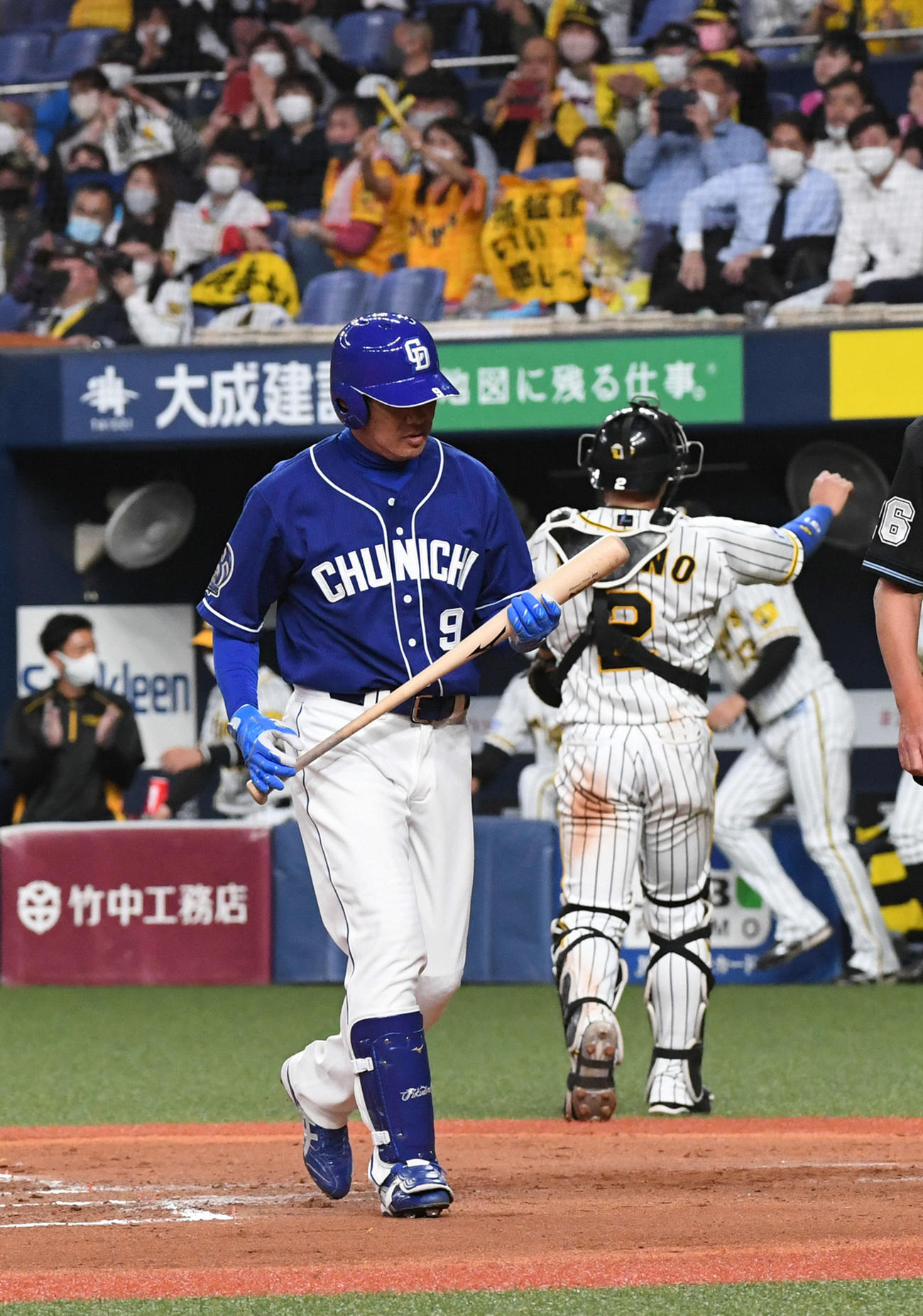 阪神対中日　6回表中日2死一塁、代打福留は見逃し三振に倒れる（撮影・前岡正明）