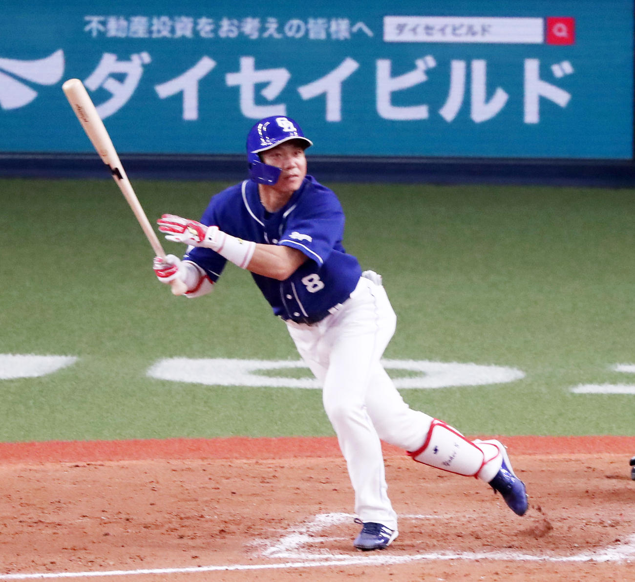 8回表中日2死一、二塁、大島は左前勝ち越し適時打を放つ（撮影・加藤哉）