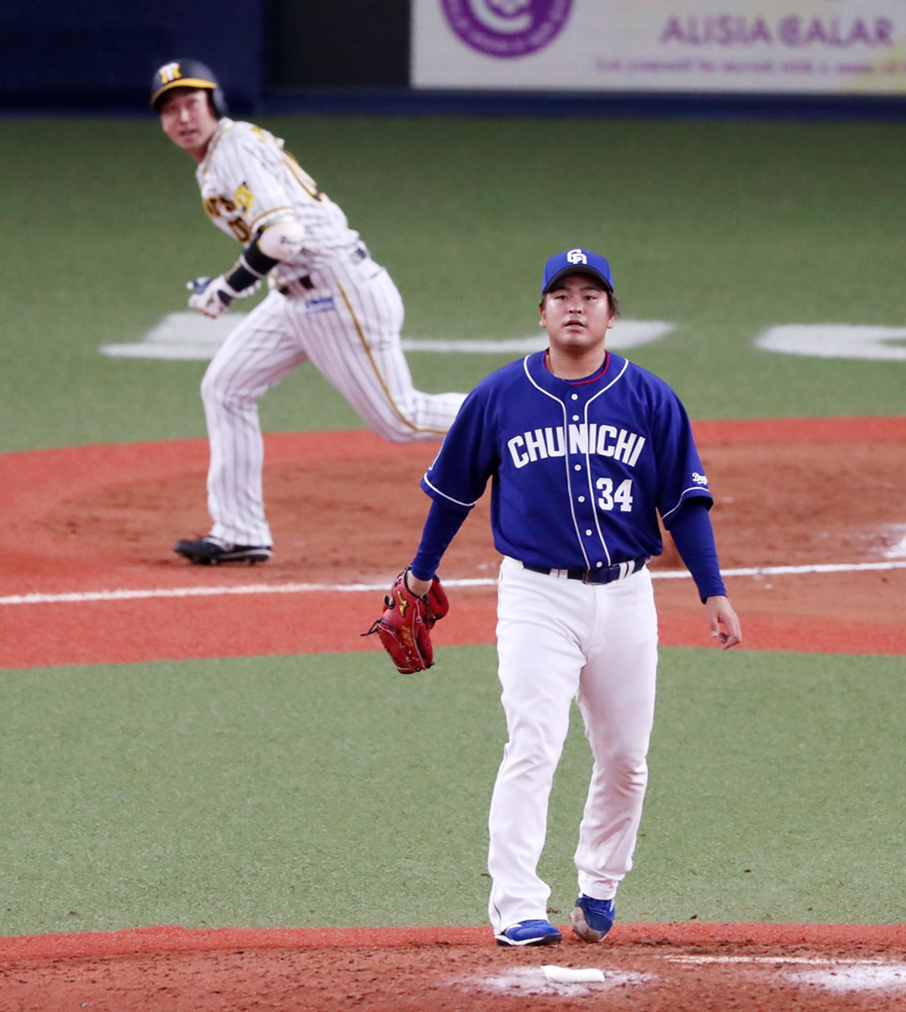 9回裏阪神2死一、二塁、福は山本に中越え適時二塁打を打たれサヨナラ負け（撮影・加藤哉）
