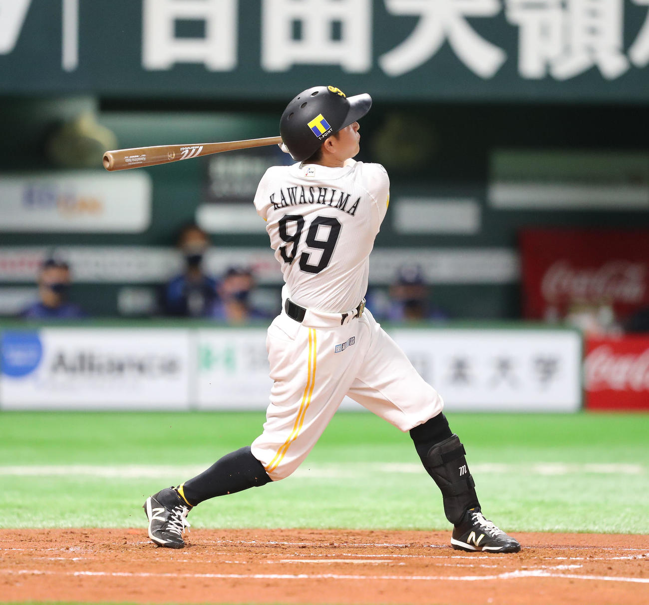 ソフトバンク対西武　1回裏ソフトバンク無死、川島慶三は左越え本塁打を放つ（撮影・梅根麻紀）