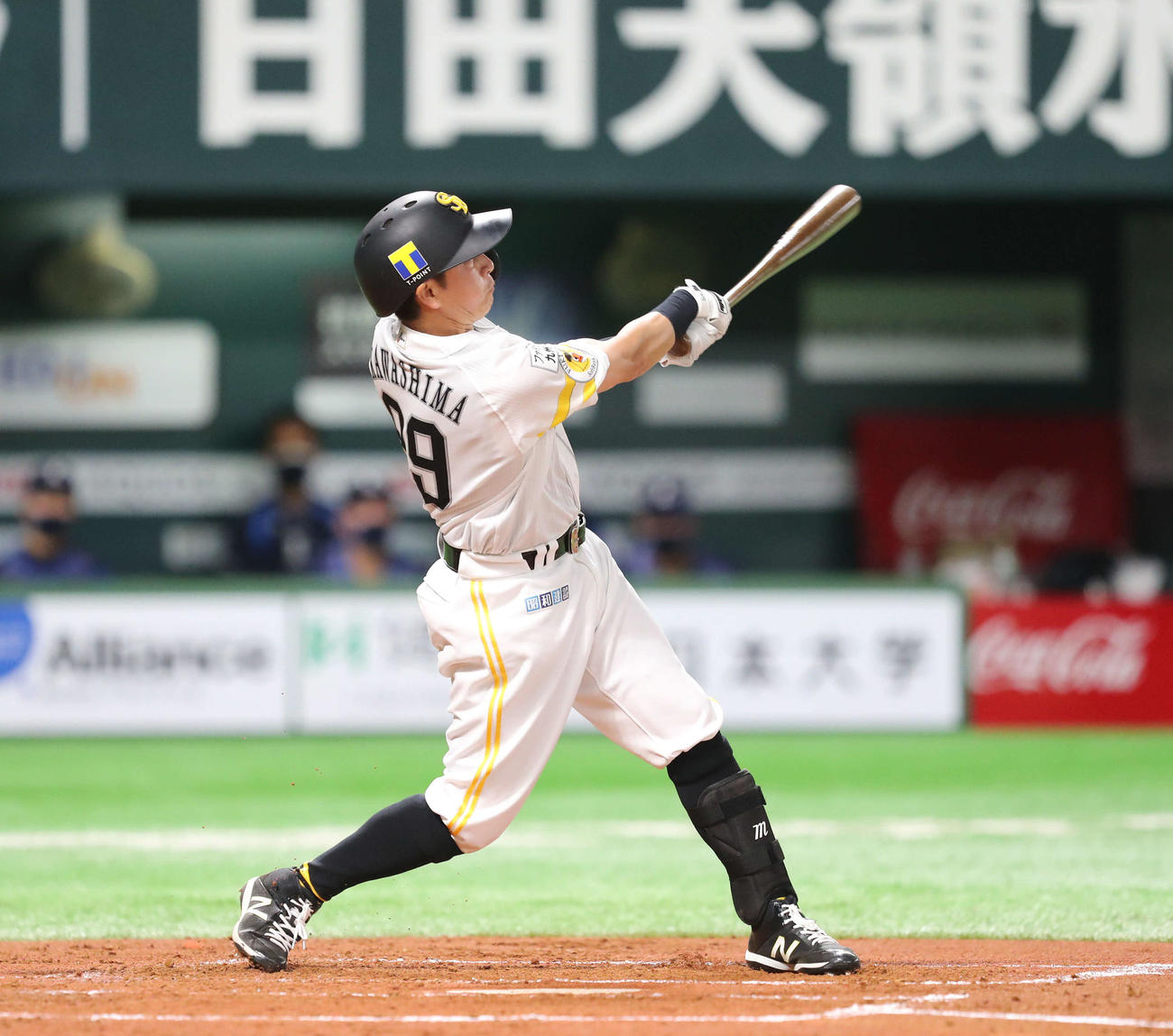 ソフトバンク対西武　1回裏ソフトバンク無死、川島は左越えに先頭打者本塁打を放つ（撮影・梅根麻紀）