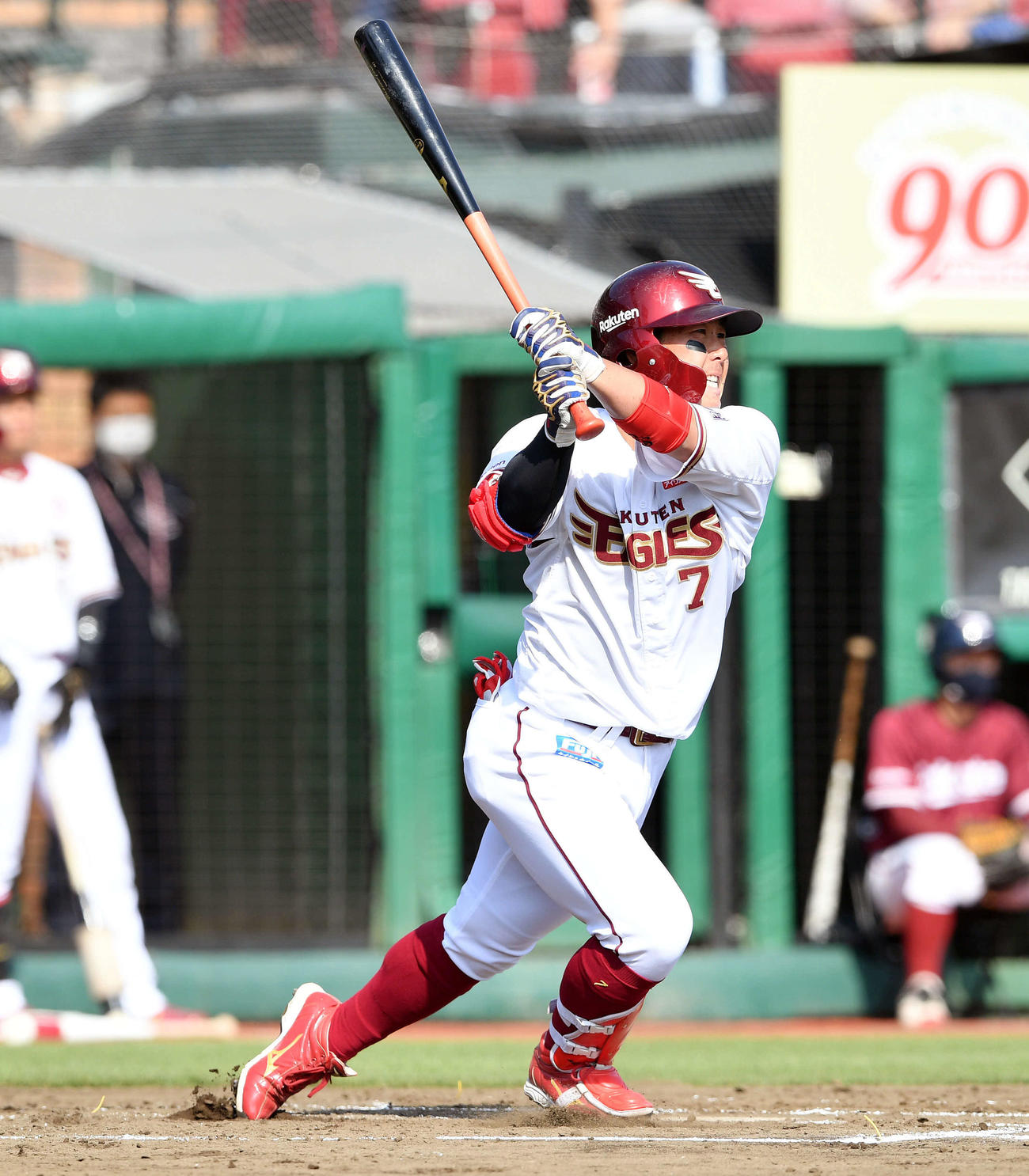 楽天対オリックス　2回裏楽天無死一、二塁、鈴木大は先制の右前適時打を放つ（撮影・滝沢徹郎）