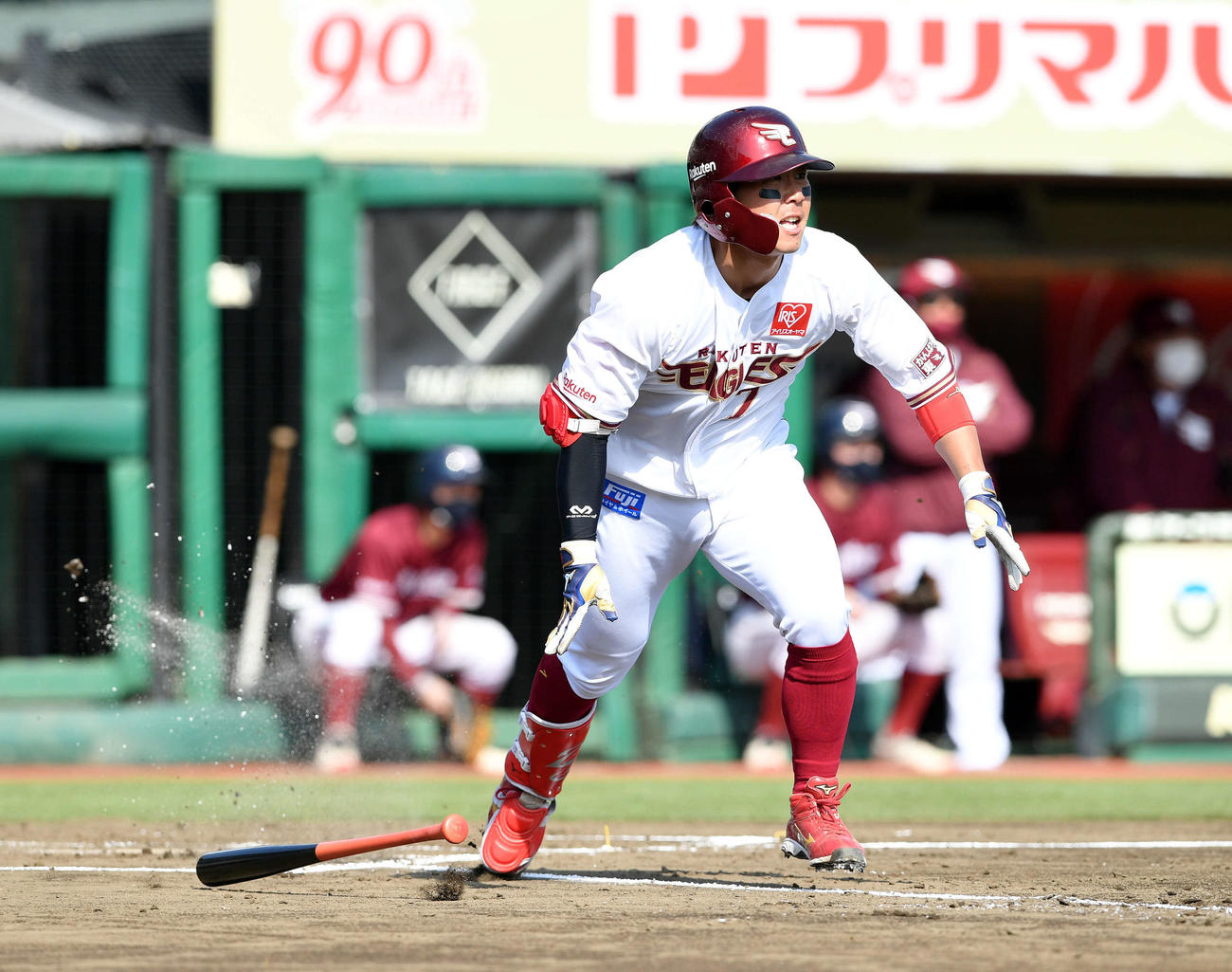 楽天対オリックス　2回裏楽天無死一、二塁、鈴木大は先制の右前適時打を放つ（撮影・滝沢徹郎）