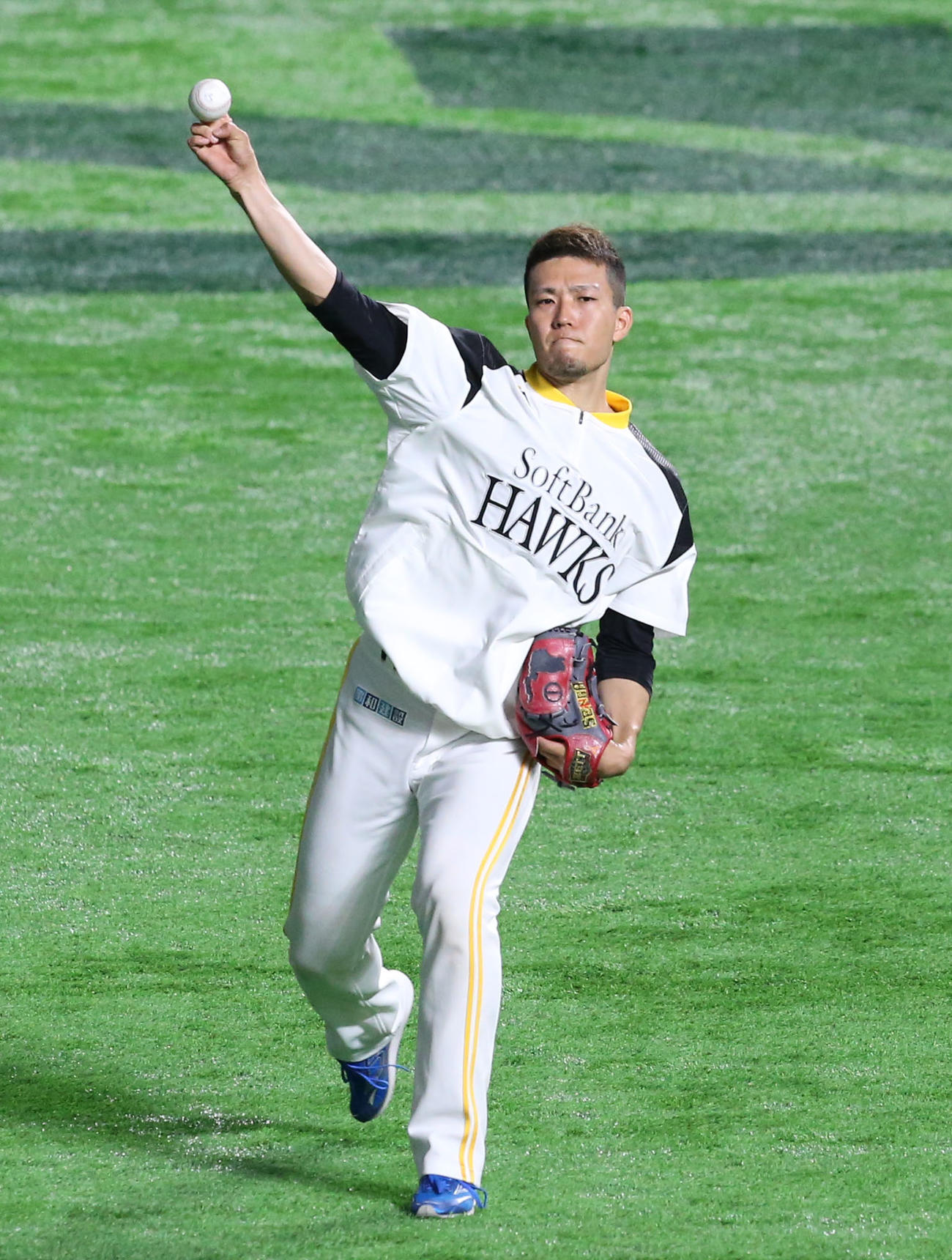 チームに合流した千賀はキャッチボールで調整する（撮影・梅根麻紀）