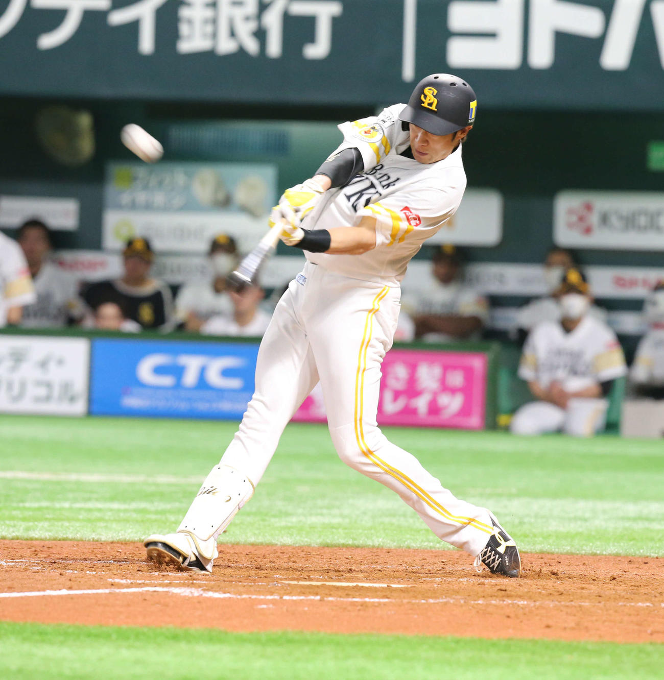 ソフトバンク対西武　9回裏ソフトバンク無死、柳田は左越え本塁打を放つ（撮影・屋方直哉）