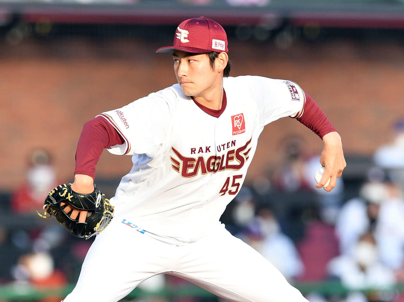 楽天対オリックス　楽天6番手で投球する渡辺佑（撮影・滝沢徹郎）
