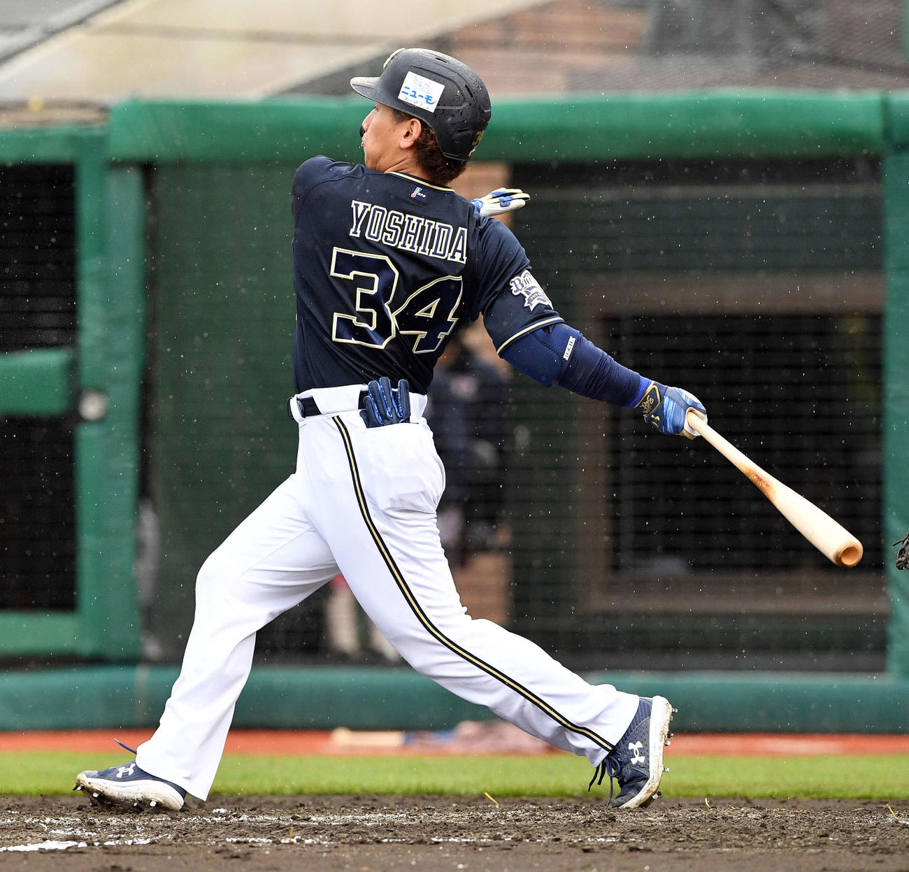 楽天対オリックス　3回表オリックス2死二塁、吉田正は先制の右越え2点本塁打を放つ（撮影・滝沢徹郎）