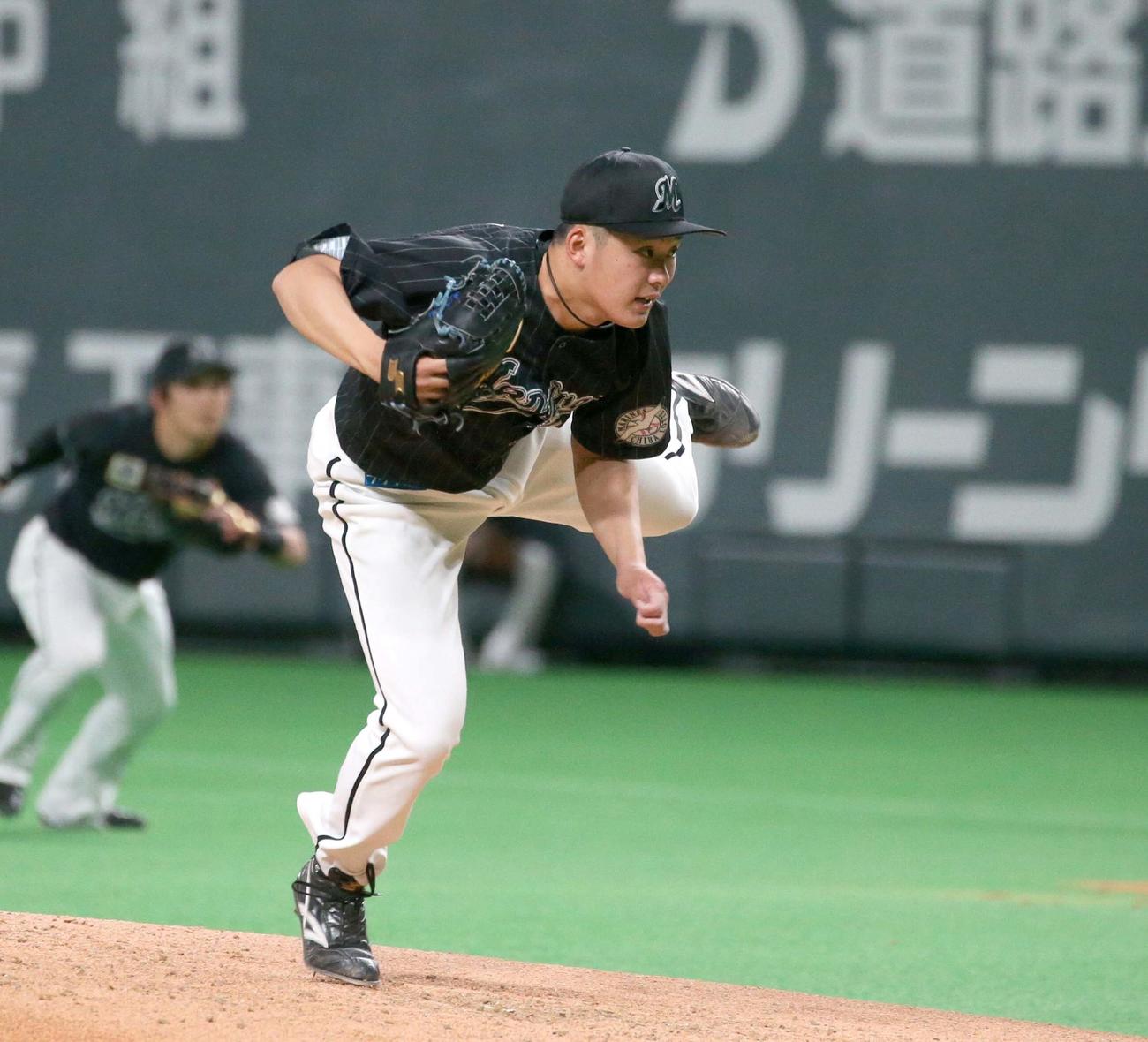 日本ハム対ロッテ　7回を投げ2安打に抑える好投を見せる鈴木（撮影・黒川智章）