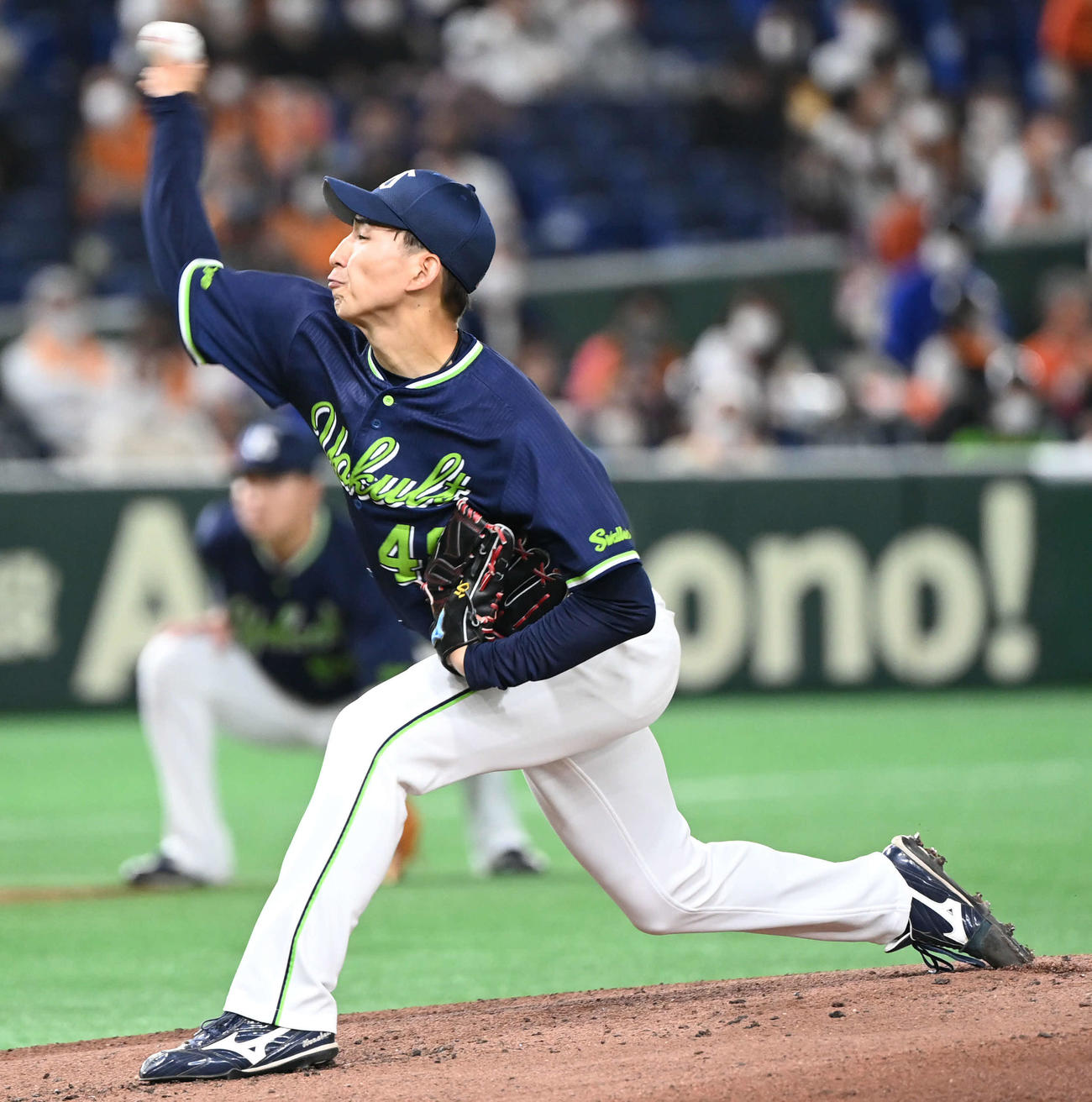 巨人対ヤクルト　力投するヤクルト先発の金久保（撮影・山崎安昭）
