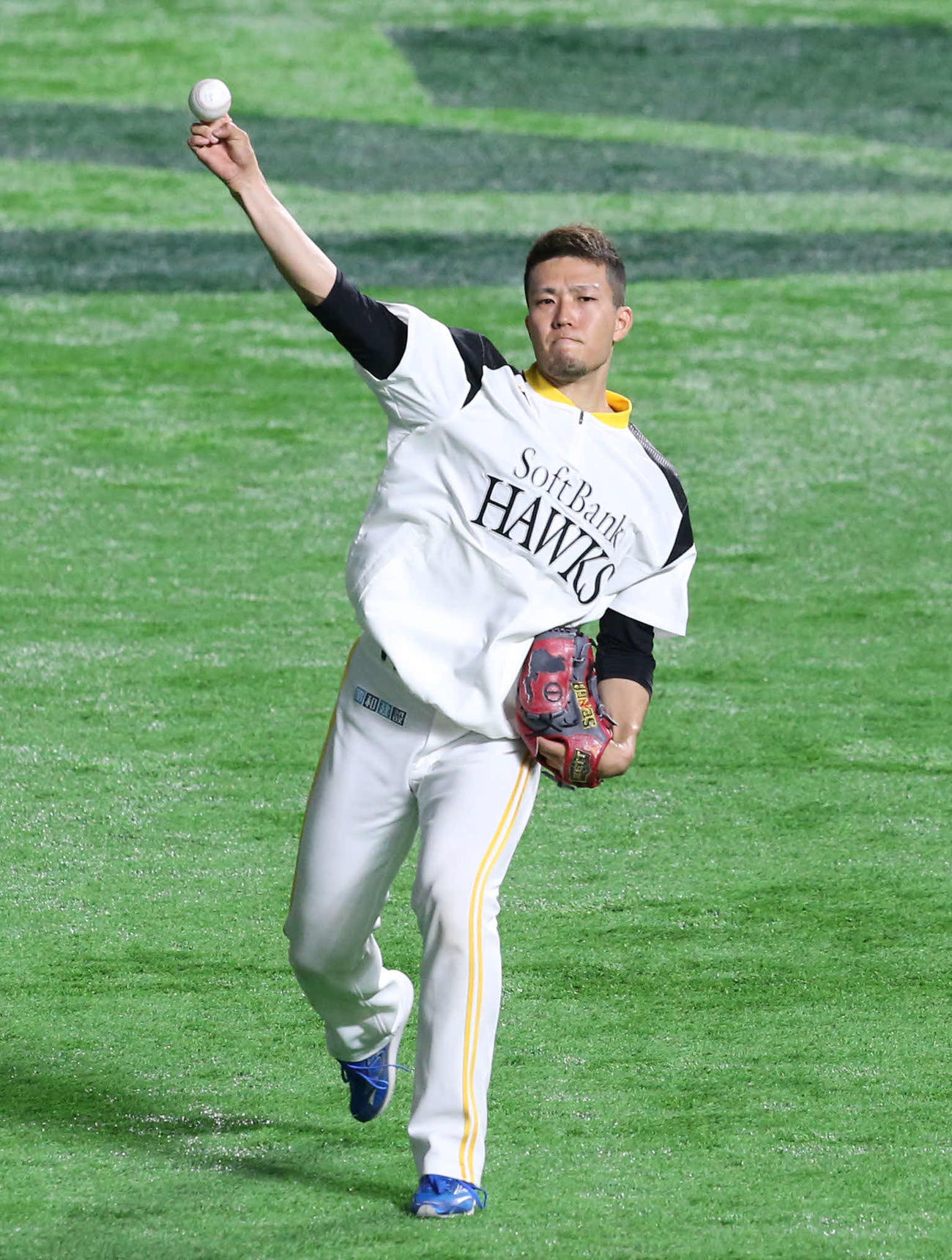 チームに合流した千賀はキャッチボールで調整する（2021年4月3日撮影）