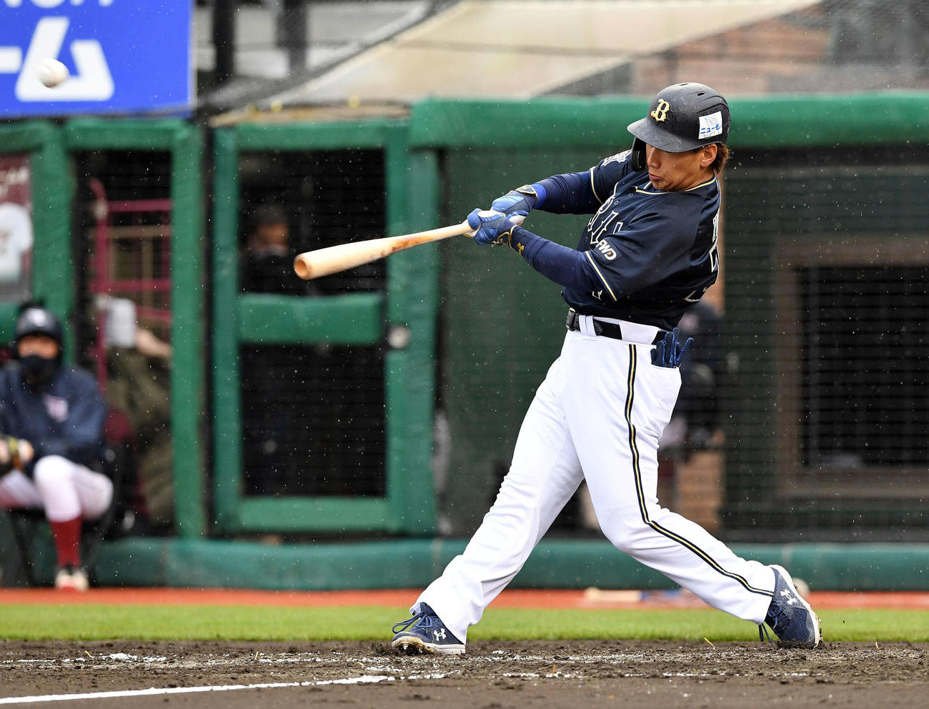 楽天対オリックス　3回表オリックス2死二塁、吉田正は先制の右越え2点本塁打を放つ（撮影・滝沢徹郎）