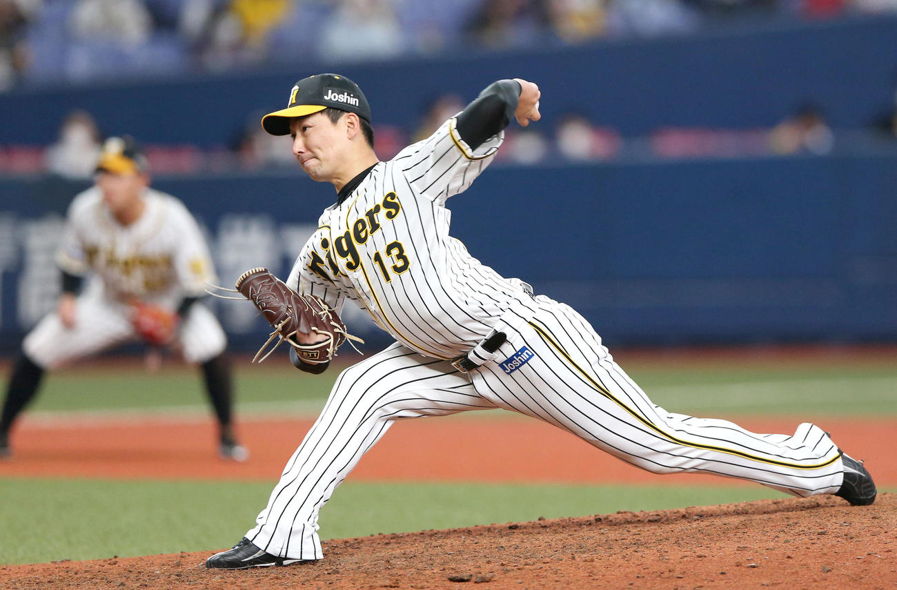 8回表を無失点に抑えた岩崎