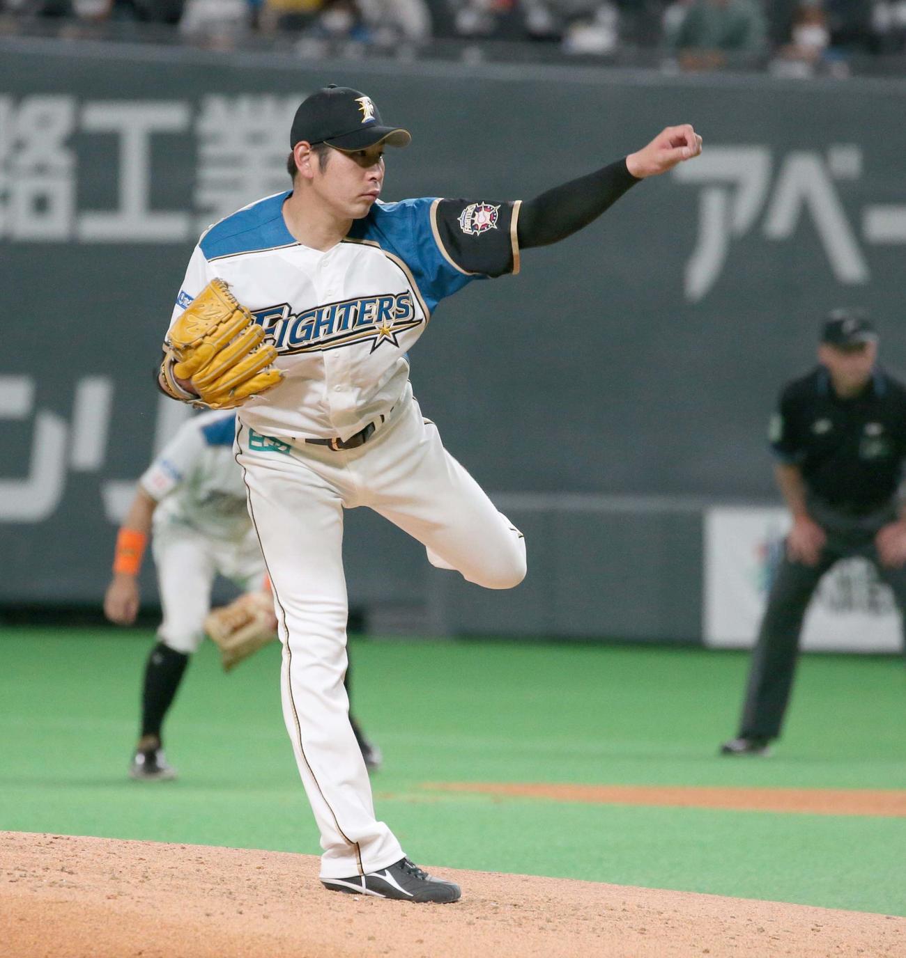日本ハム対ロッテ　8回を投げ1安打に抑える好投を見せる加藤（撮影・黒川智章）