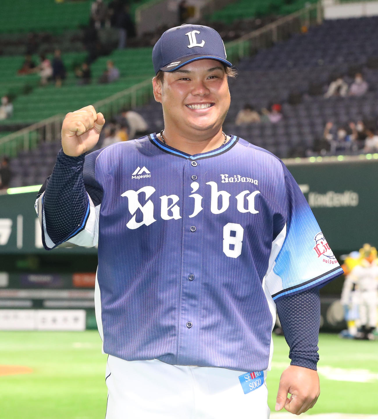 ソフトバンク対西武　笑顔でガッツポーズをする渡部健人（撮影・屋方直哉）