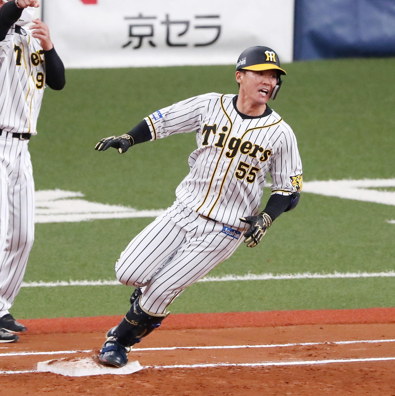 阪神対中日　6回裏阪神2死一、二塁、陽川は左前勝ち越し適時打を放つ（撮影・加藤哉）