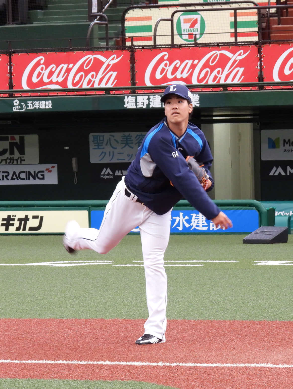 キャッチボールを行う西武上間（球団提供）