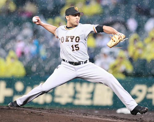 阪神対巨人　力投する巨人先発のサンチェス（撮影・浅見桂子）