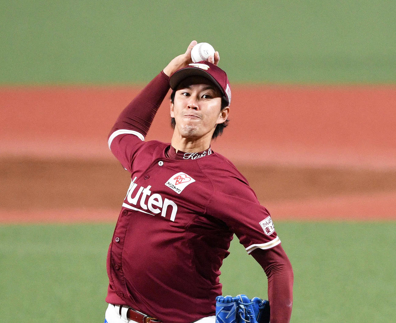 6回、力投する楽天先発の岸（撮影・滝沢徹郎）