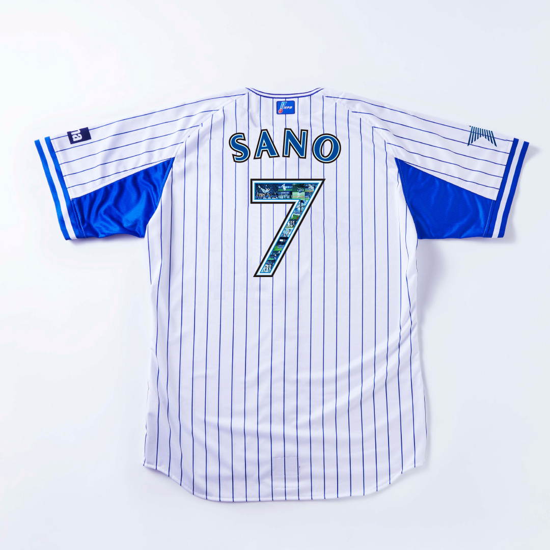 DeNAが5月18～20日の中日戦（横浜）で着用する予定の10周年記念のスペシャルユニホーム。背番号が名シーン写真となっている（球団提供）