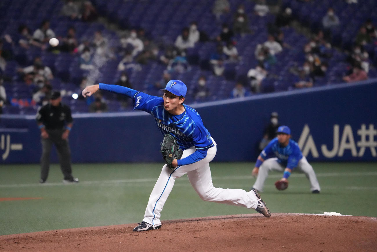 中日対DeNA 2回裏、力投するDeNA先発の大貫（撮影・森本幸一）