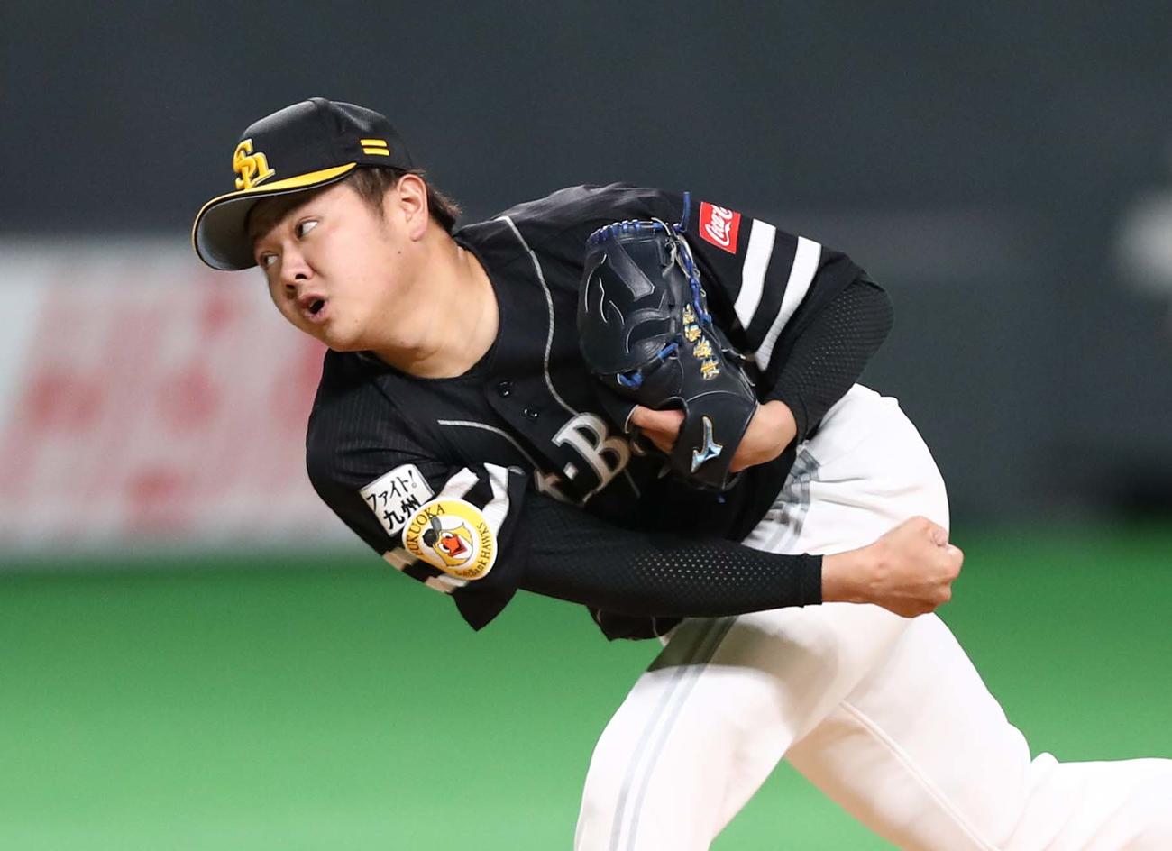 日本ハム対ソフトバンク　6回途中登板のソフトバンク津森（撮影・黒川智章）