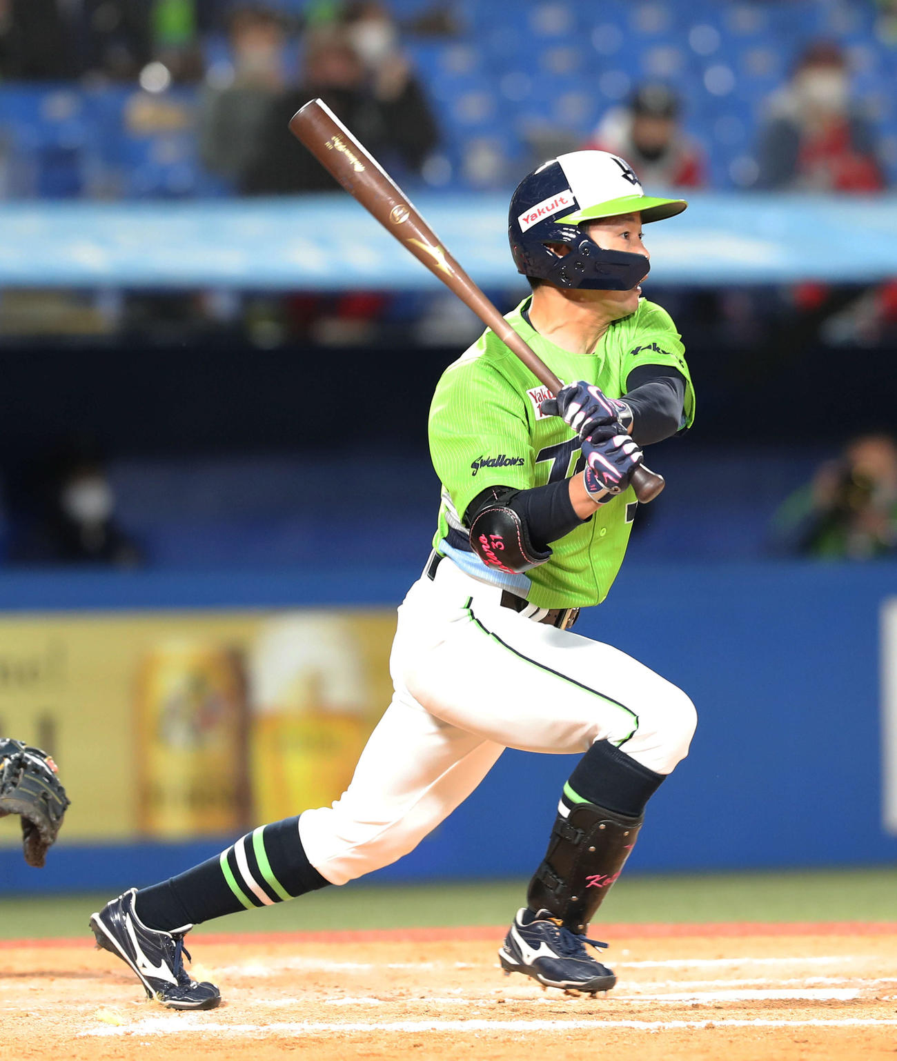 ヤクルト対広島　7回裏ヤクルト1死二塁、勝ち越しの右前適時打を放つ山崎（撮影・河田真司）