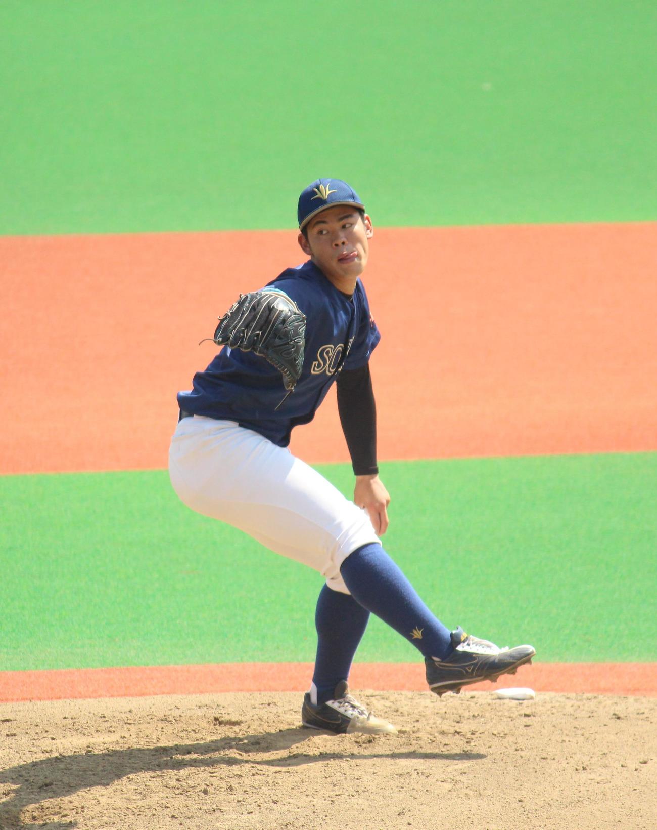 杏林大対創価大　開幕戦に先発し力投する創価大・鈴木勇（撮影・保坂恭子）