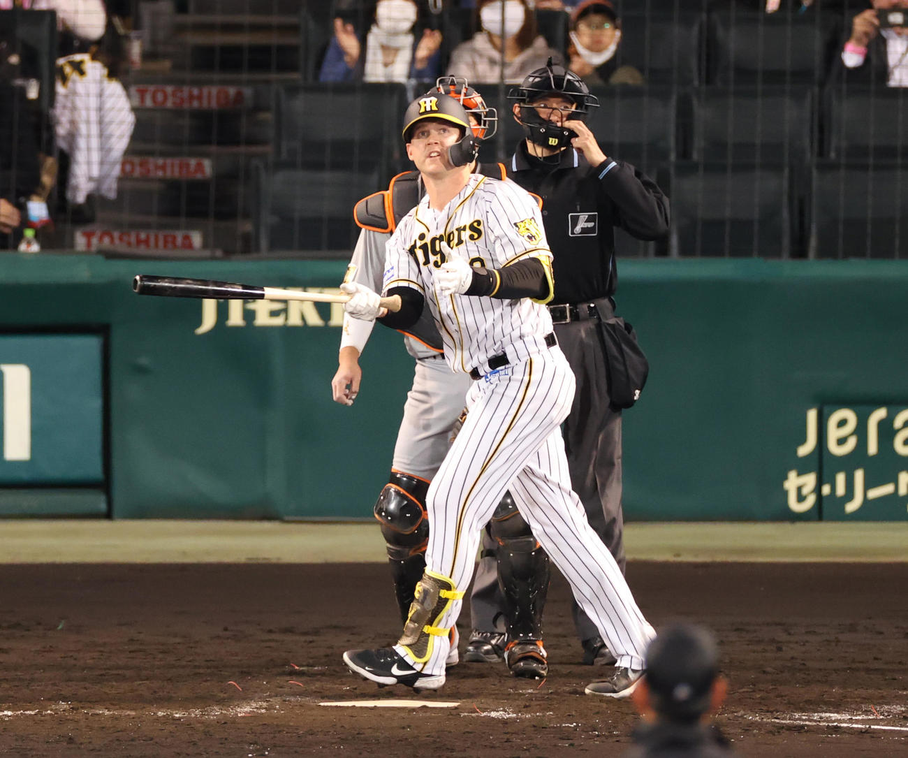 阪神対巨人　5回裏阪神無死一塁、中越え2点本塁打を放つサンズ（撮影・清水貴仁）
