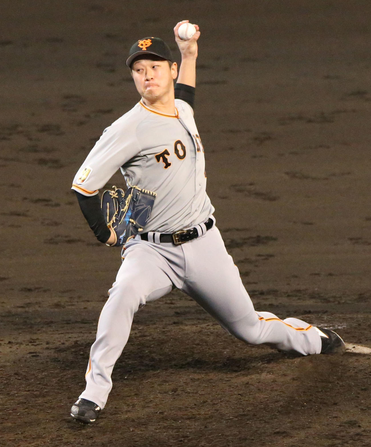 8回裏阪神無死一、二塁、高橋優貴から中川が継投する（撮影・上山淳一）