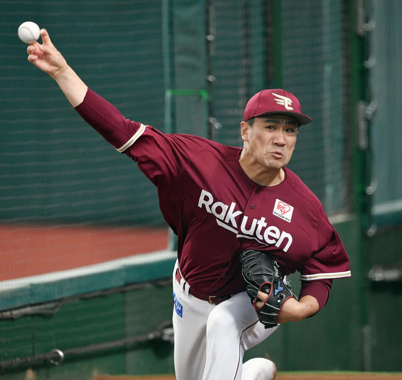 西武対楽天　試合前練習でブルペン投球する楽天田中将（撮影・滝沢徹郎）