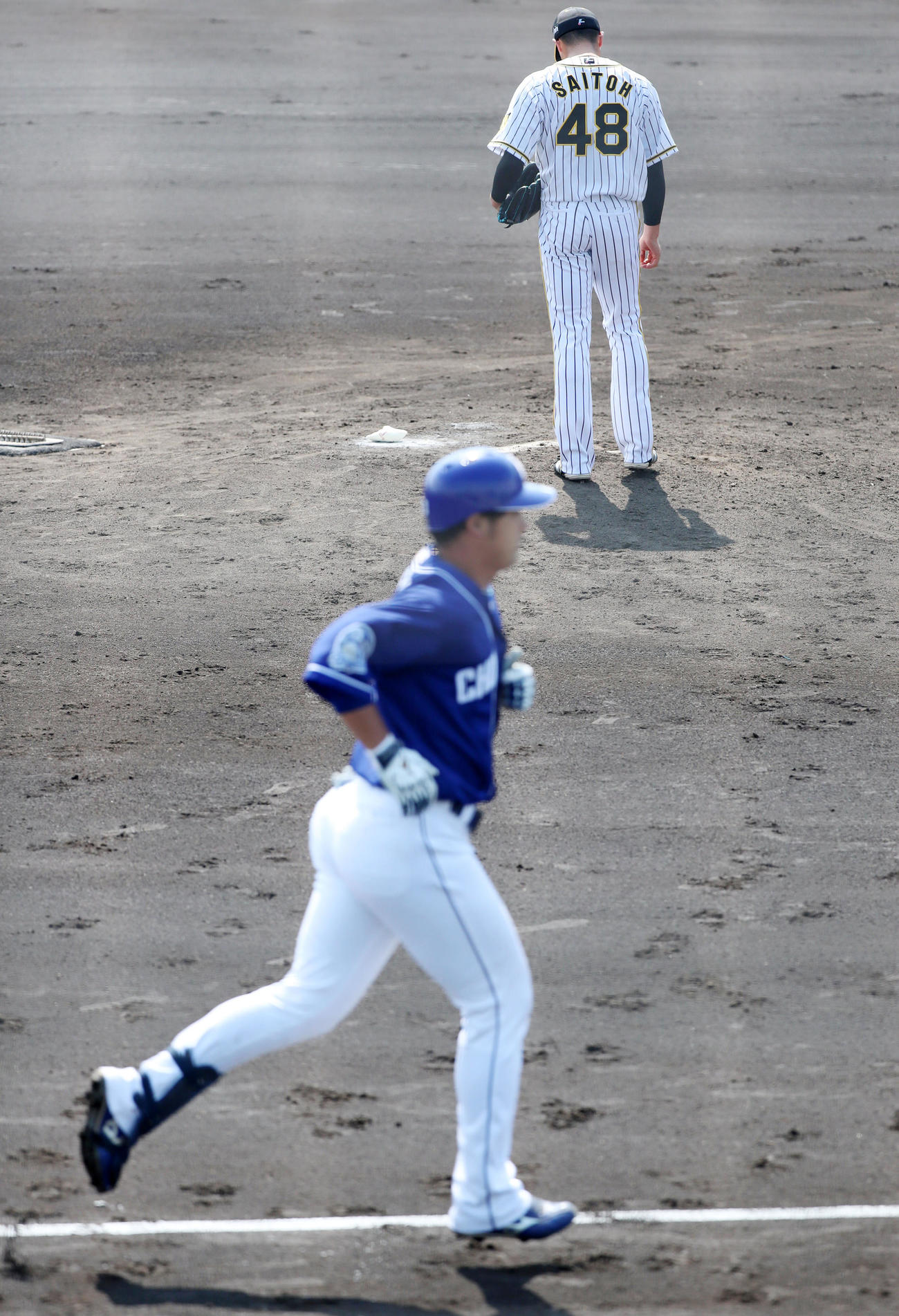 阪神対中日　6回表中日2死、斎藤は堂上に左越え本塁打を被弾（代表撮影）
