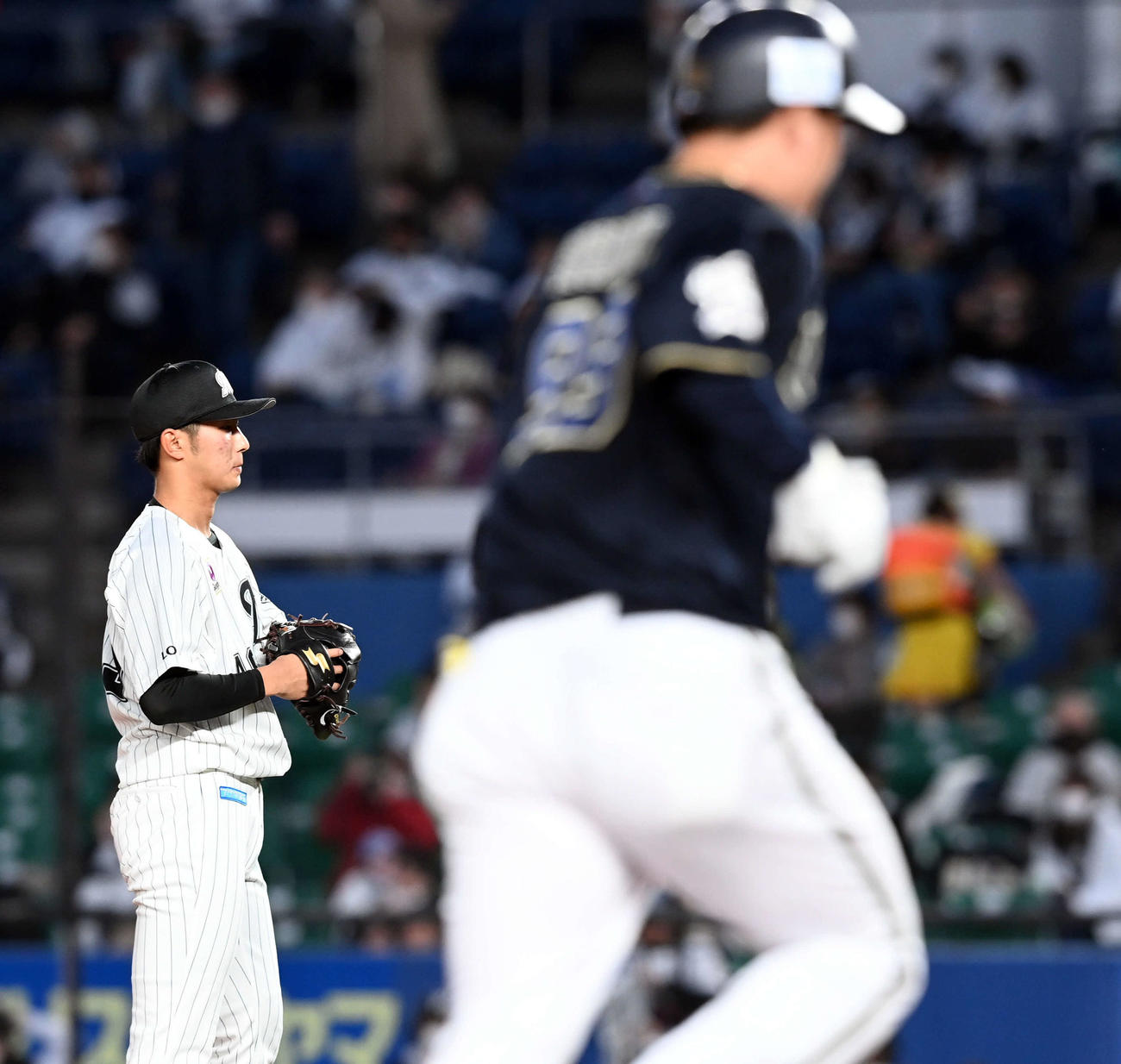 ロッテ対オリックス　2回表オリックス無死一塁、杉本に2点本塁打を浴びる本前（撮影・たえ見朱実）