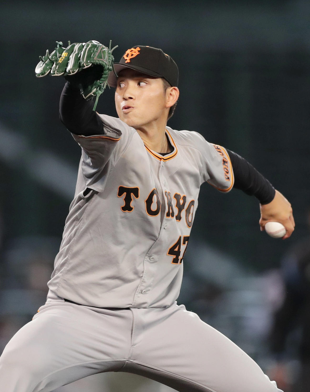 阪神対巨人　先発し力投する巨人高橋（撮影・前田充）