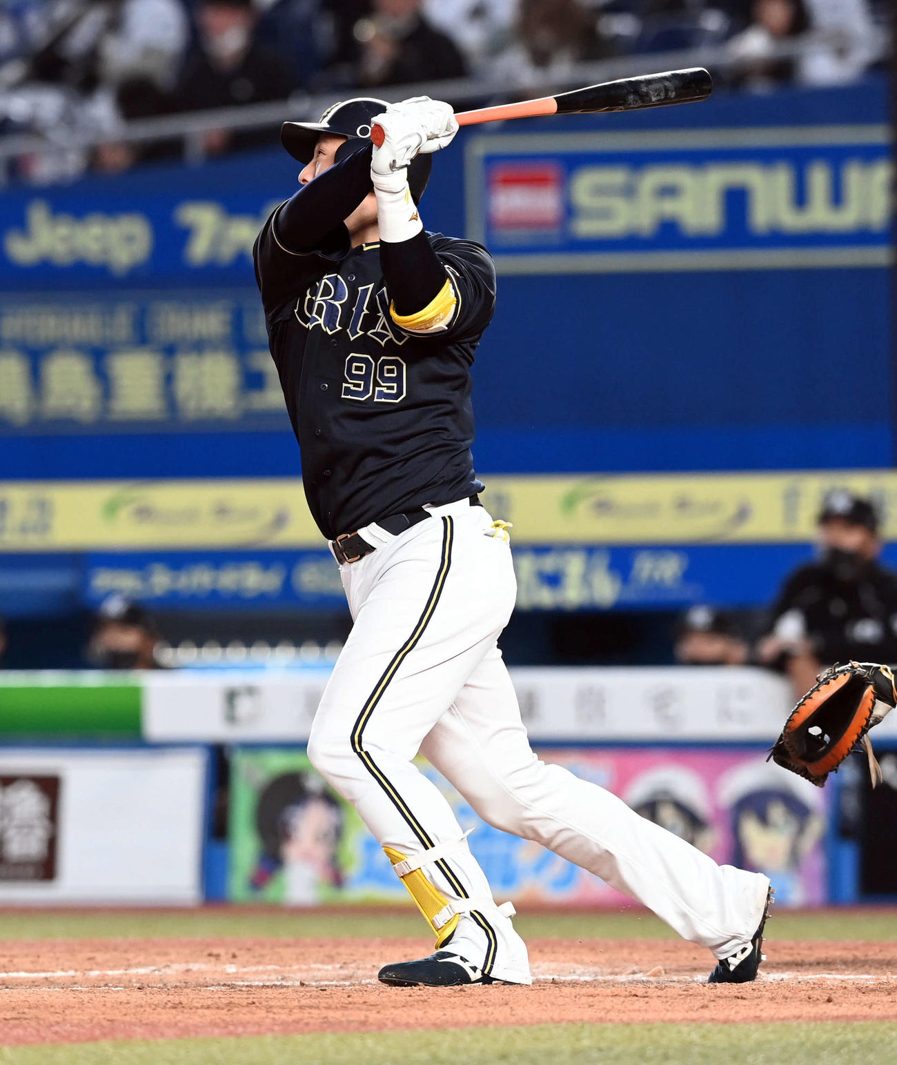 ロッテ対オリックス　2回表オリックス無死一塁、右越え2点本塁打を放つ杉本（撮影・たえ見朱実）