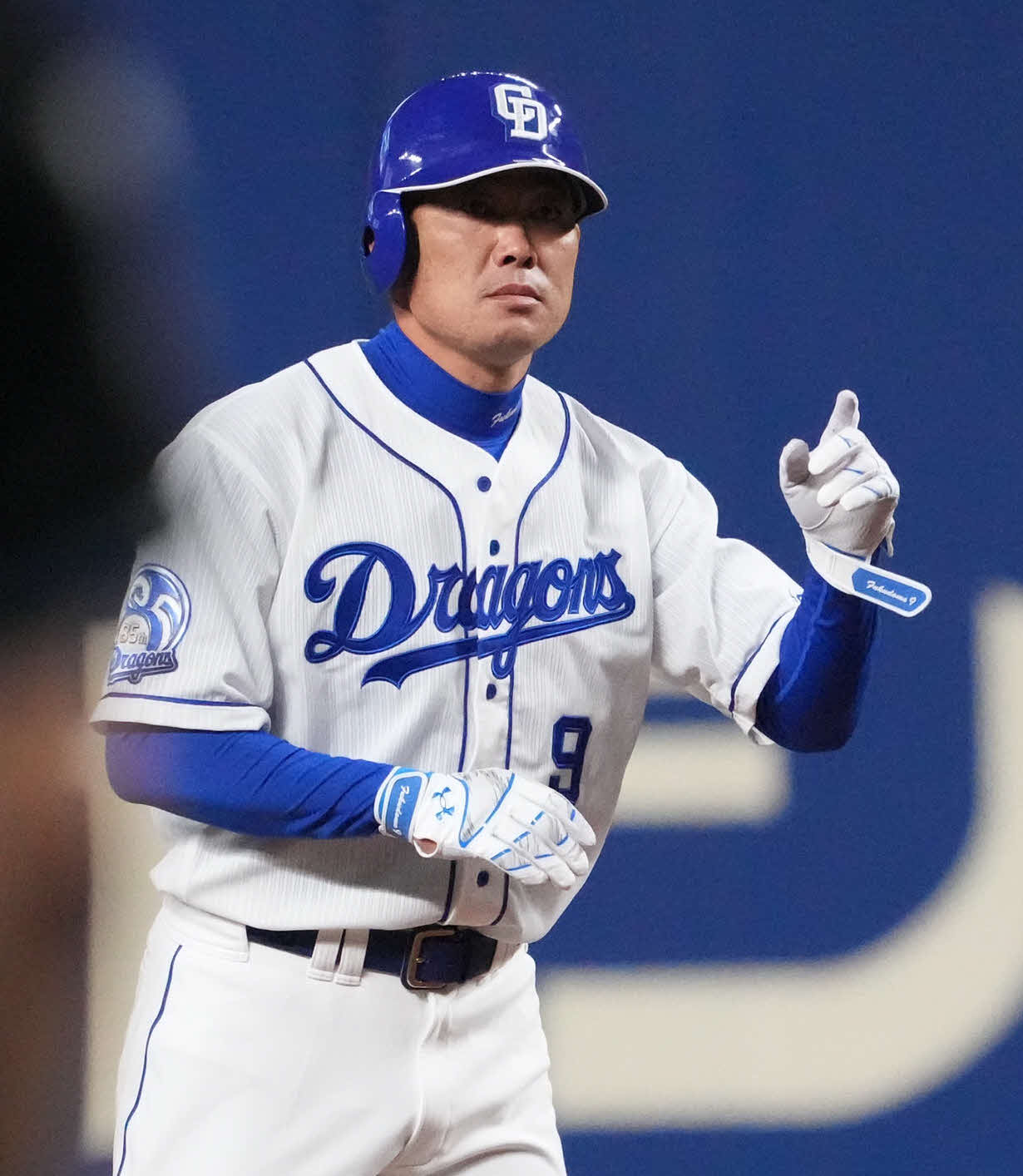 中日対DeNA 6回裏中日2死二塁、左中間へ適時二塁打を放った福留（撮影・森本幸一）