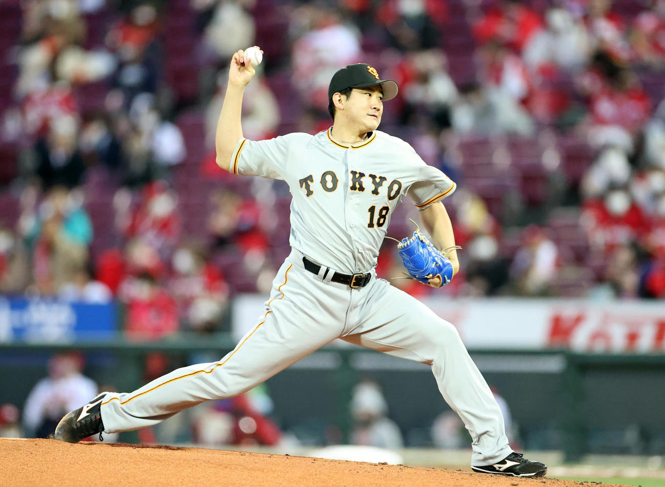 広島対巨人　巨人先発の菅野（撮影・狩俣裕三）